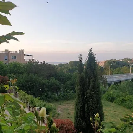 Seaside 1-br With Pool Access